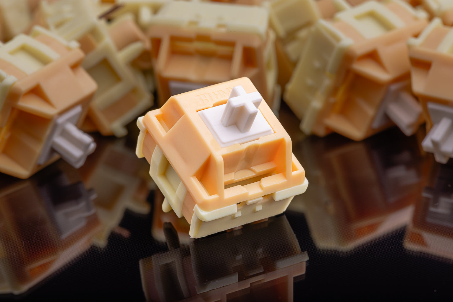 Lineare Spring HMX Egg Yolk Linear Switch — RNDKBD